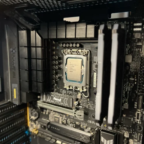 I7 13700K + B760M PLUS TUF GAMING + 32GB DDR4 CORSAIR + RTX 3060TI ASUS DUAL 8GB OC + SSD 1TB KINGSTON FURY + CORSAIR CV750W + GABINETE 220T CORSAIR (68)