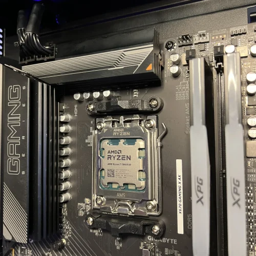 KIT RYZEN 7800X3D - GIGABYTE X670 GAMING X WIFI - 32GB DDR5